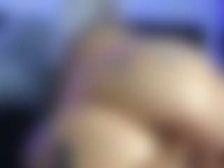 HornyLindzay's Live Sex Cam Show