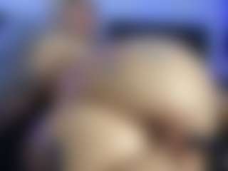 HornyLindzay's Live Sex Cam Show