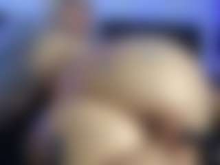 HornyLindzay's Live Sex Cam Show