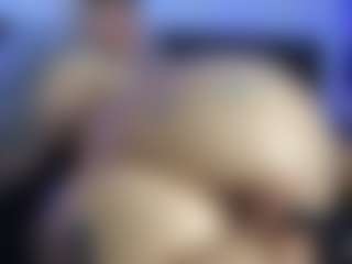 HornyLindzay's Live Sex Cam Show