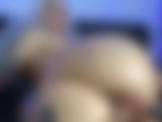 HornyLindzay's Live Sex Cam Show