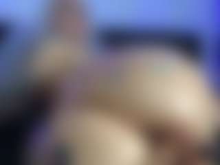 HornyLindzay's Live Sex Cam Show