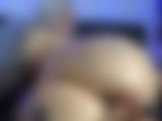 HornyLindzay's Live Sex Cam Show