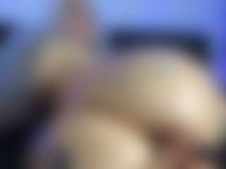 HornyLindzay's Live Sex Cam Show