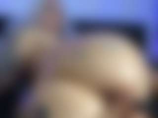 HornyLindzay's Live Sex Cam Show