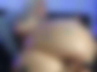 HornyLindzay's Live Sex Cam Show
