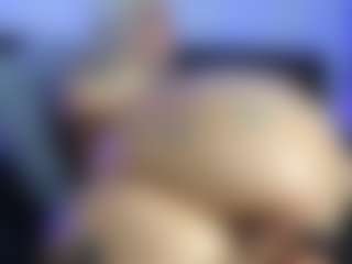 HornyLindzay's Live Sex Cam Show