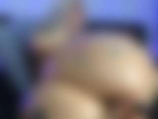 HornyLindzay's Live Sex Cam Show
