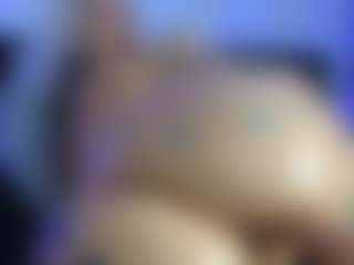 HornyLindzay's Live Sex Cam Show