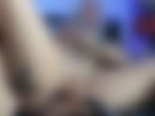 HornyLindzay's Live Sex Cam Show