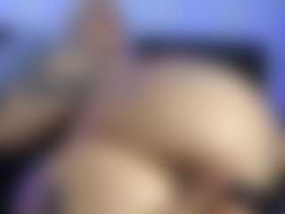 HornyLindzay's Live Sex Cam Show