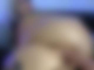 HornyLindzay's Live Sex Cam Show