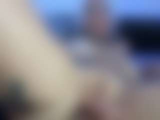 Live cam show with HornyLindzay - Nails on Camsoda