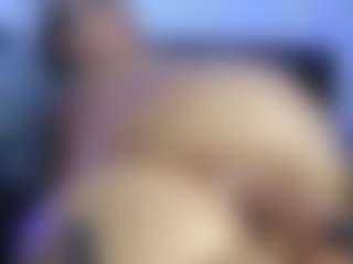 HornyLindzay's Live Sex Cam Show