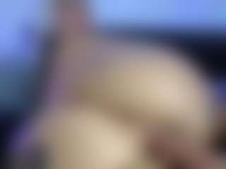 HornyLindzay's Live Sex Cam Show