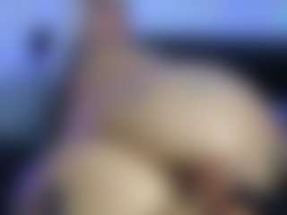 HornyLindzay's Live Sex Cam Show