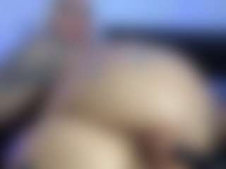 HornyLindzay's Live Sex Cam Show
