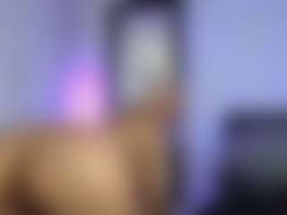 HornyLindzay's Live Sex Cam Show