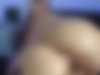 HornyLindzay's Live Sex Cam Show