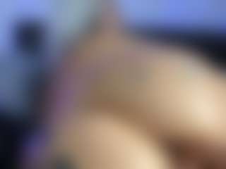 HornyLindzay's Live Sex Cam Show