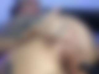 HornyLindzay's Live Sex Cam Show