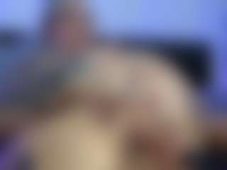 HornyLindzay's Live Sex Cam Show