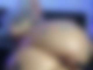 HornyLindzay's Live Sex Cam Show