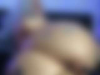 HornyLindzay's Live Sex Cam Show