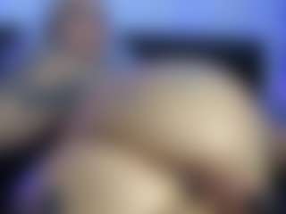 HornyLindzay's Live Sex Cam Show