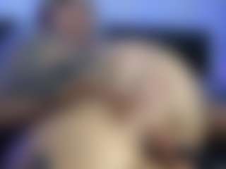 HornyLindzay's Live Sex Cam Show
