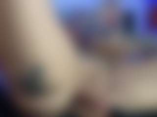 HornyLindzay's Live Sex Cam Show