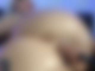 HornyLindzay's Live Sex Cam Show