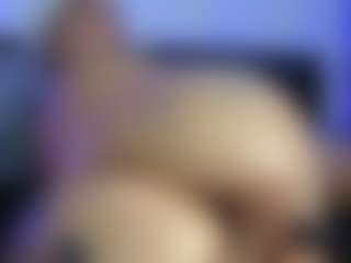 HornyLindzay's Live Sex Cam Show
