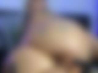 HornyLindzay's Live Sex Cam Show