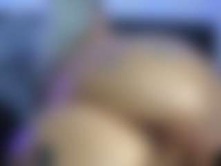 HornyLindzay's Live Sex Cam Show