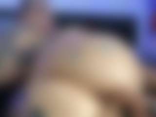 HornyLindzay's Live Sex Cam Show