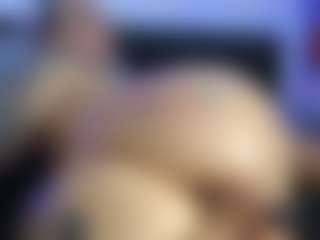 HornyLindzay's Live Sex Cam Show