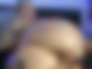 HornyLindzay's Live Sex Cam Show