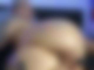 HornyLindzay's Live Sex Cam Show