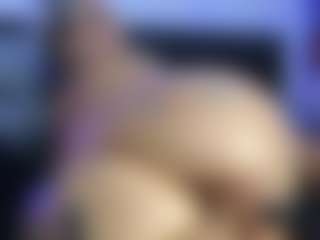 Live cam show with HornyLindzay - Dress on livesuperchat.net