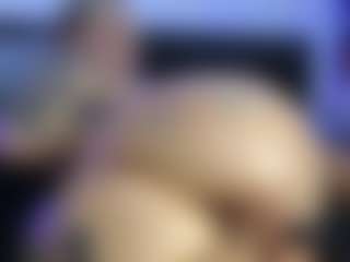 HornyLindzay's Live Sex Cam Show