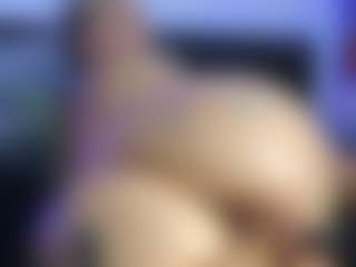 HornyLindzay's Live Sex Cam Show