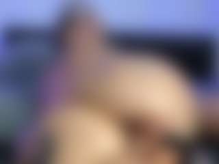 HornyLindzay's Live Sex Cam Show