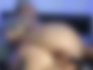 HornyLindzay's Live Sex Cam Show