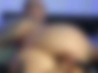 Spettacolo in cam dal vivo con HornyLindzay - Pornstar Ebony su Camsoda