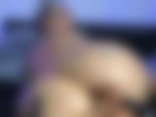 HornyLindzay's Live Sex Cam Show