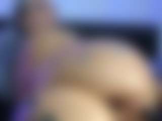 HornyLindzay's Live Sex Cam Show