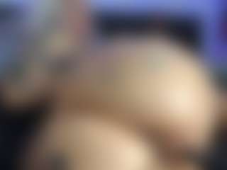 HornyLindzay's Live Sex Cam Show
