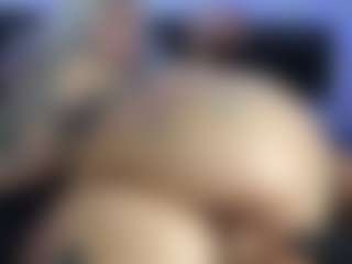 HornyLindzay's Live Sex Cam Show