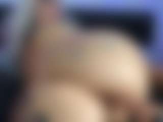 HornyLindzay's Live Sex Cam Show